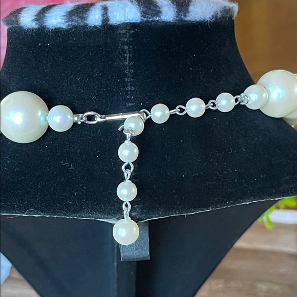 Classic Ivory Pearl Necklace - Picture 3 of 5